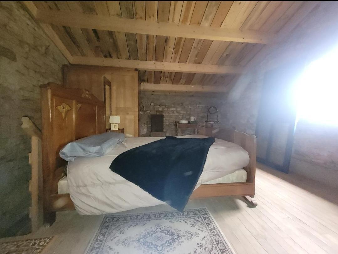 Nuit Insolite, Chambre Au Dessus D'Une Etable La Chapelle-Themer Buitenkant foto