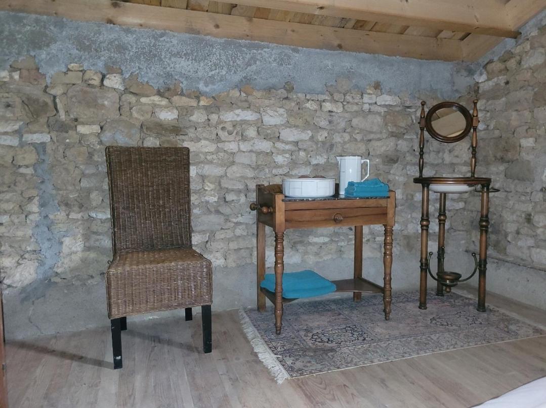 Nuit Insolite, Chambre Au Dessus D'Une Etable La Chapelle-Themer Buitenkant foto